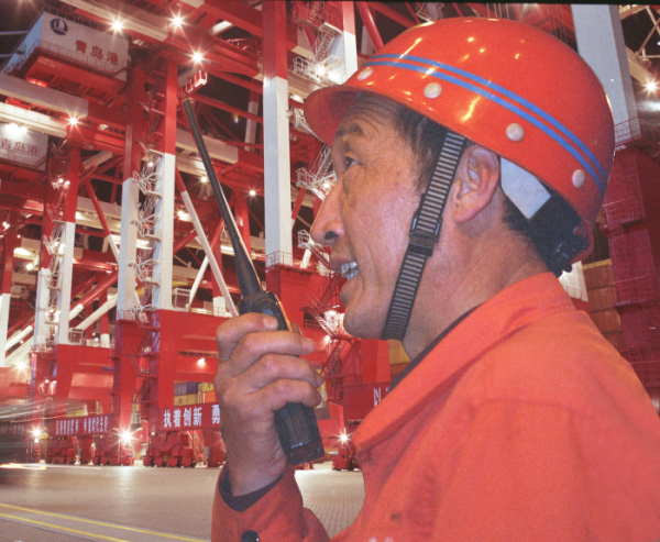 红牛配资 从桥吊之王到人民工匠